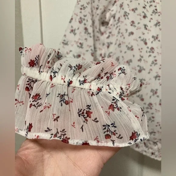 Abercrombie & Fitch White Ditsy Floral Cropped Off Shoulder Long Sleeve Blouse - Picture 6 of 8